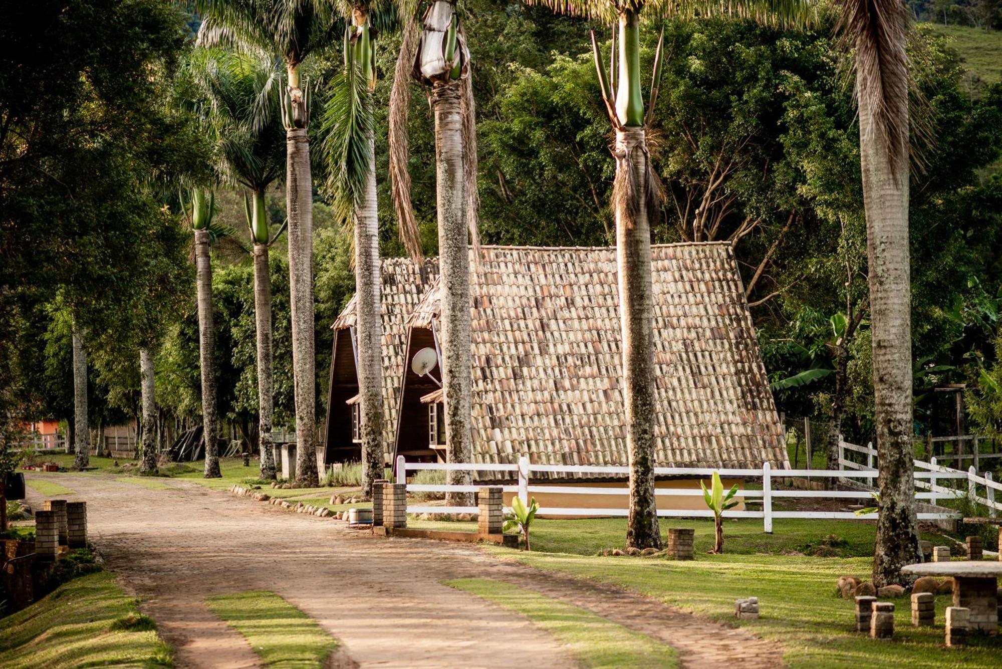 Villa Das Palmeiras Chales & Camping São Bento do Sapucaí Eksteriør billede